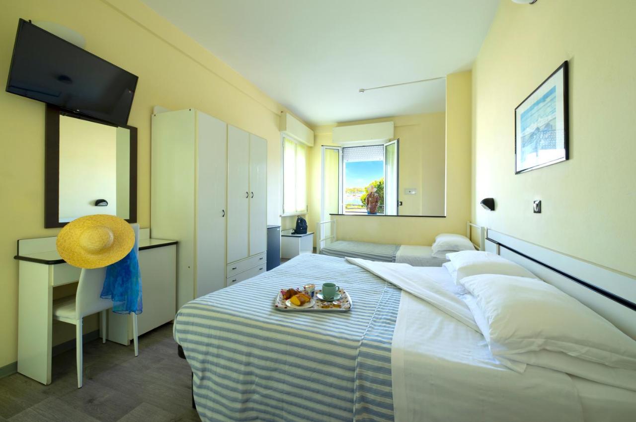 Hotel Baltic Cesenatico Esterno foto