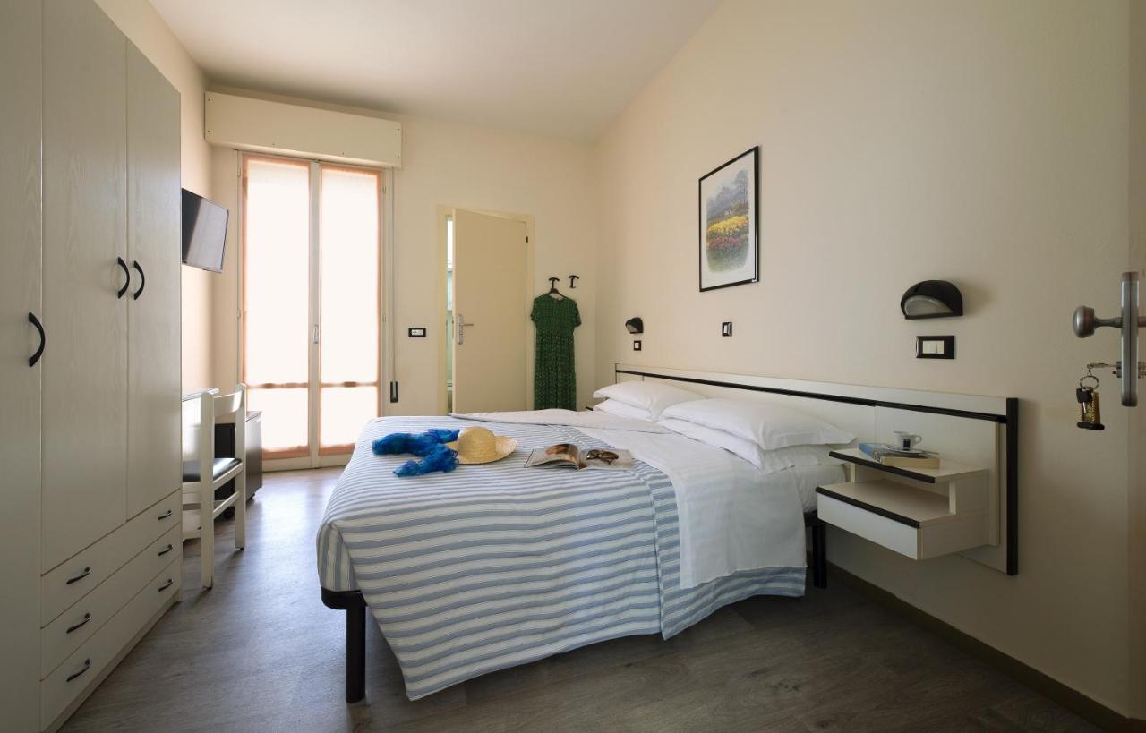 Hotel Baltic Cesenatico Esterno foto