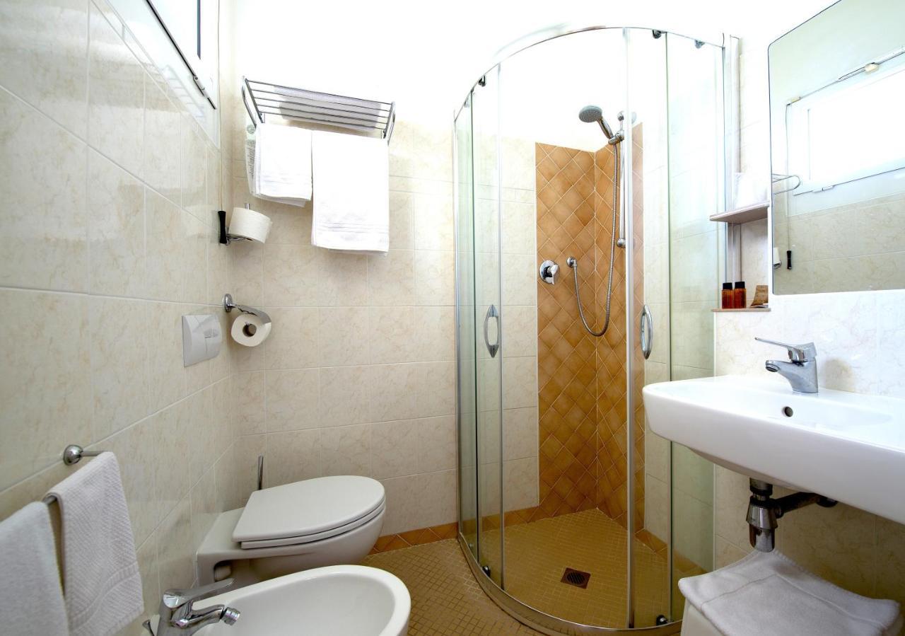 Hotel Baltic Cesenatico Esterno foto
