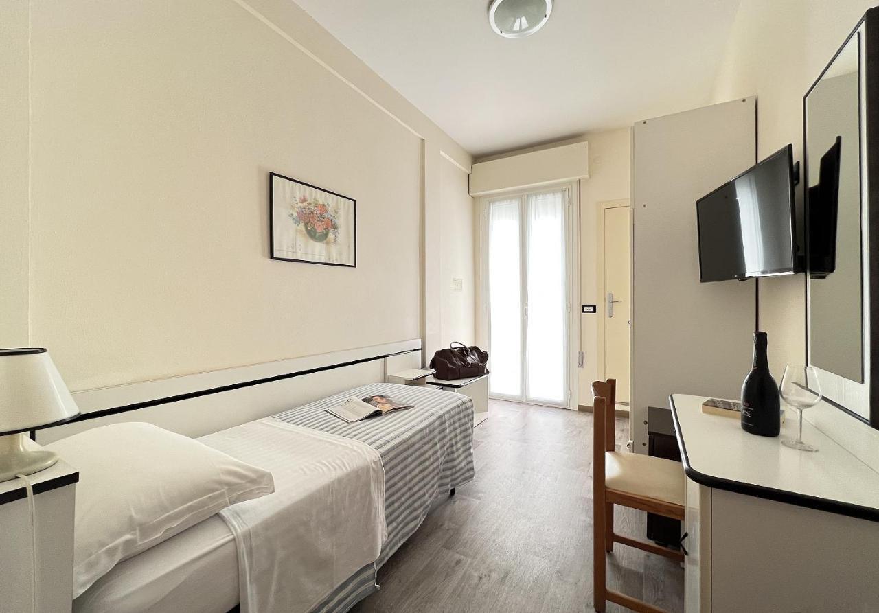 Hotel Baltic Cesenatico Esterno foto