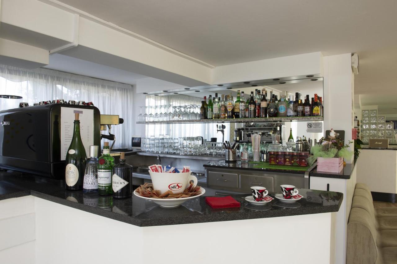 Hotel Baltic Cesenatico Esterno foto