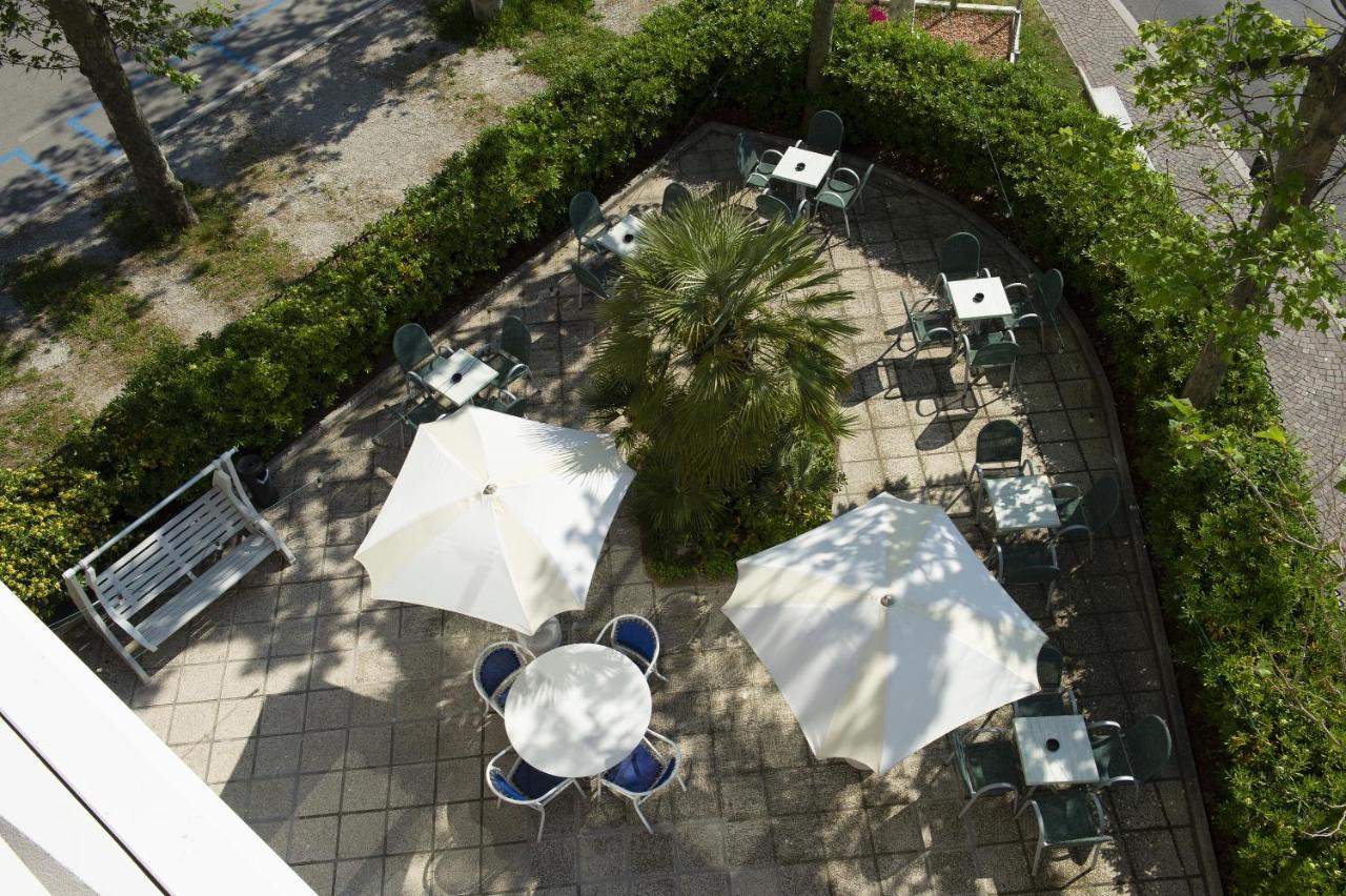 Hotel Baltic Cesenatico Esterno foto