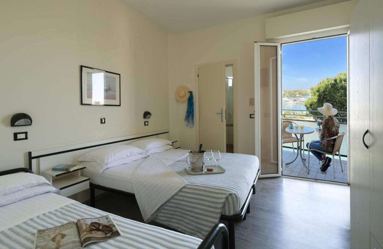 Hotel Baltic Cesenatico Esterno foto