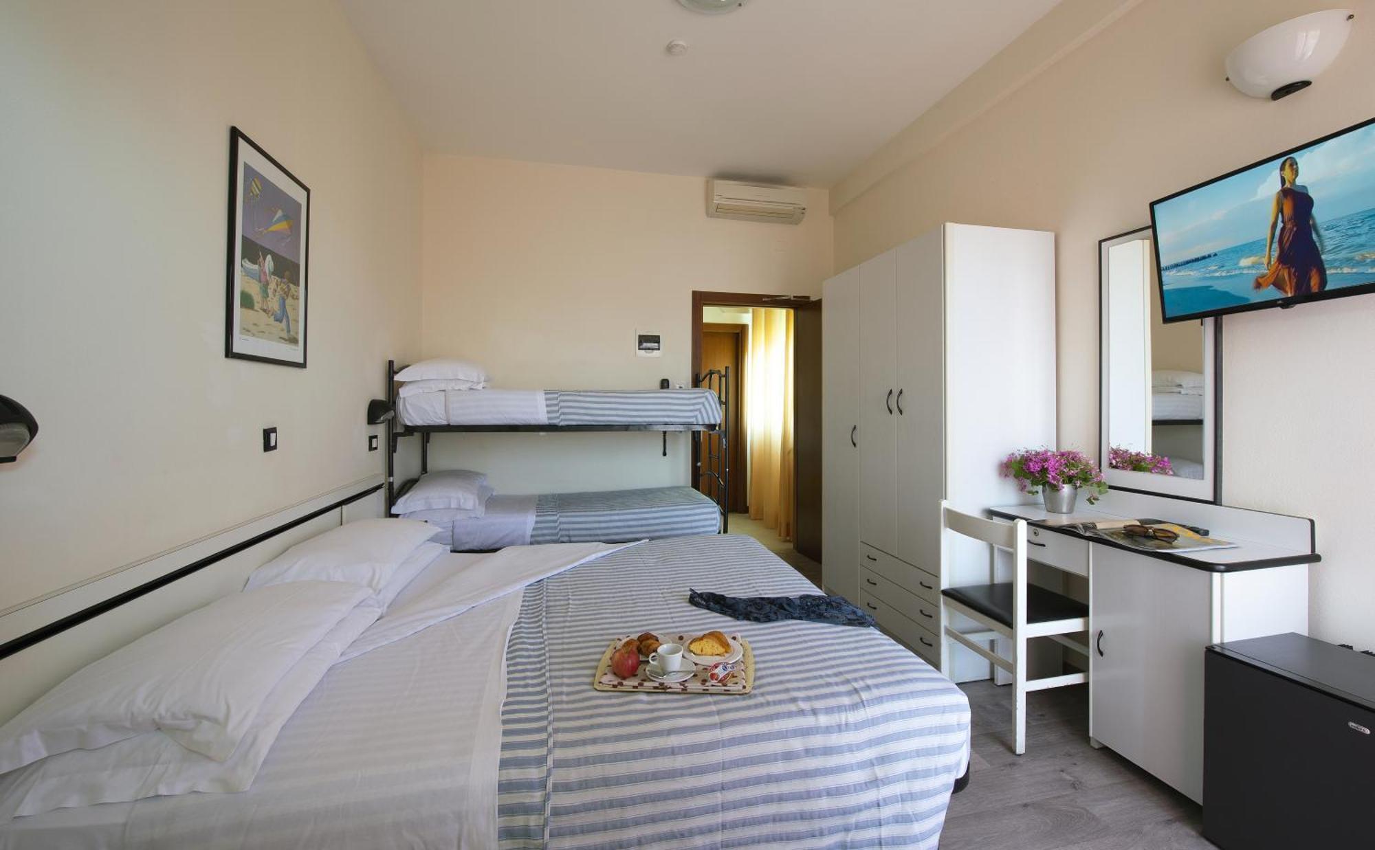 Hotel Baltic Cesenatico Esterno foto