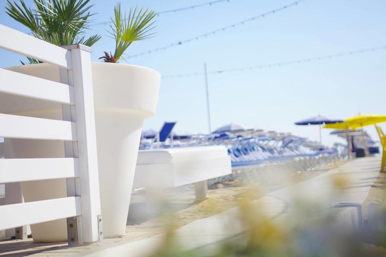 Hotel Baltic Cesenatico Esterno foto